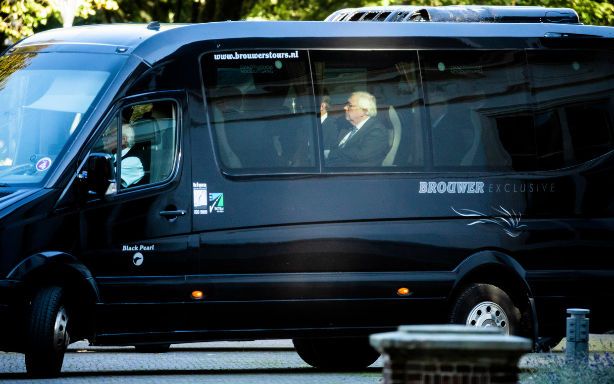 De ‘supercommissarissen’ van het AEX-beraad arriveren op het Catshuis voor een ontmoeting met premier Mark Rutte.  Beeld Foto Freek van den Bergh 