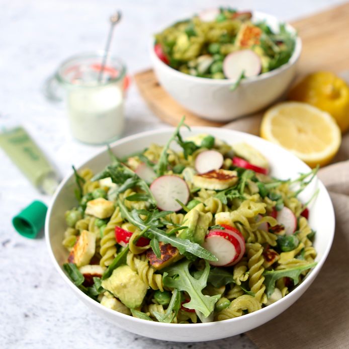 Pastasalade met radijs en halloumi
