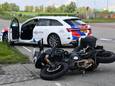 Eén van de motorrijders moest na het ongeluk naar het ziekenhuis gebracht worden.