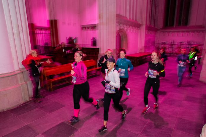 Hardlopen door de Stevenskerk.