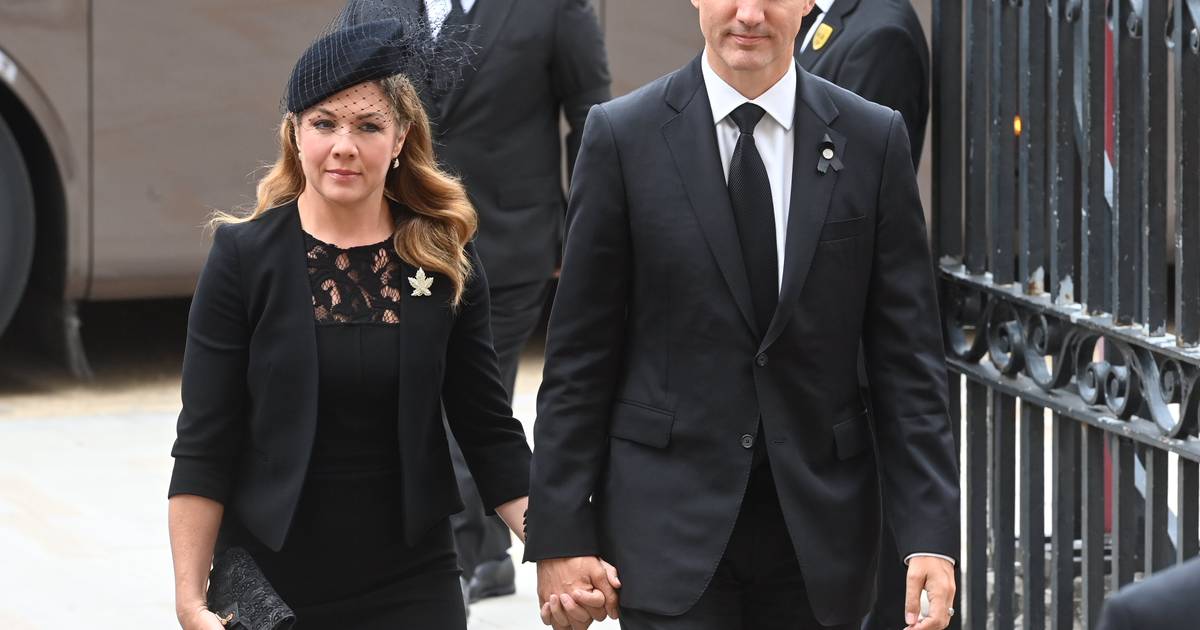 Il primo ministro canadese Trudeau è stato visto cantare a squarciagola in un hotel di Londra due giorni prima del funerale della regina Elisabetta |  La regina Elisabetta II è morta