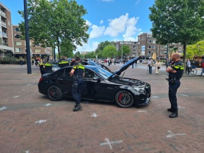 Agenten controleerden 90 voertuigen en elf motoren.