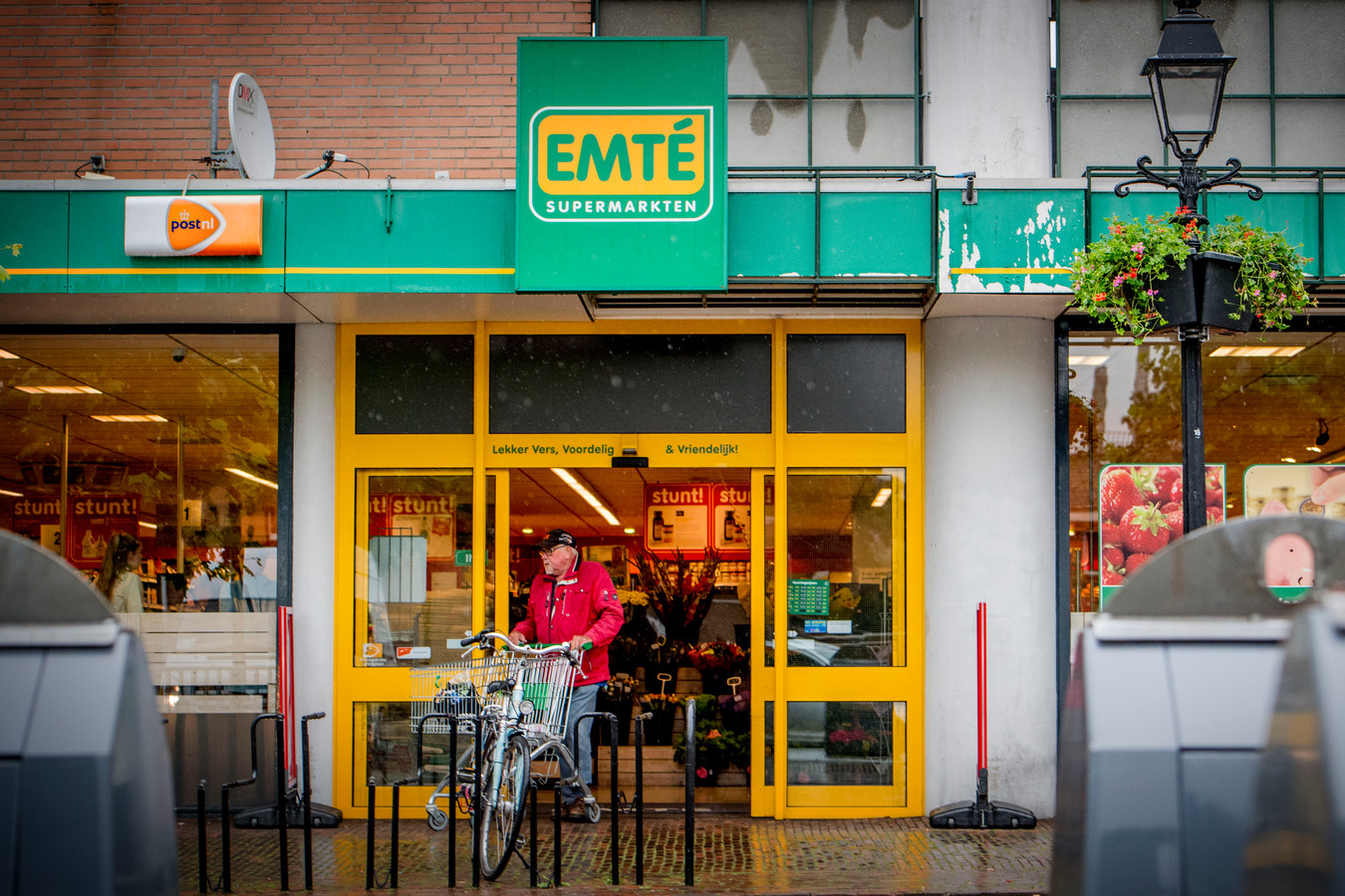 Supermarktketens Jumbo en Coop nemen branchegenoot Emté over | Foto | AD.nl