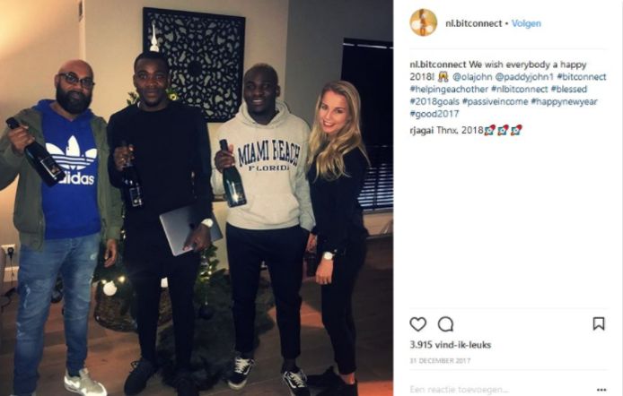 Inmiddels verwijderde tweet van Bitconnect met de broers Ola (midden) en Paddy  John (rechts) en promotor Laura (uiterst rechts).