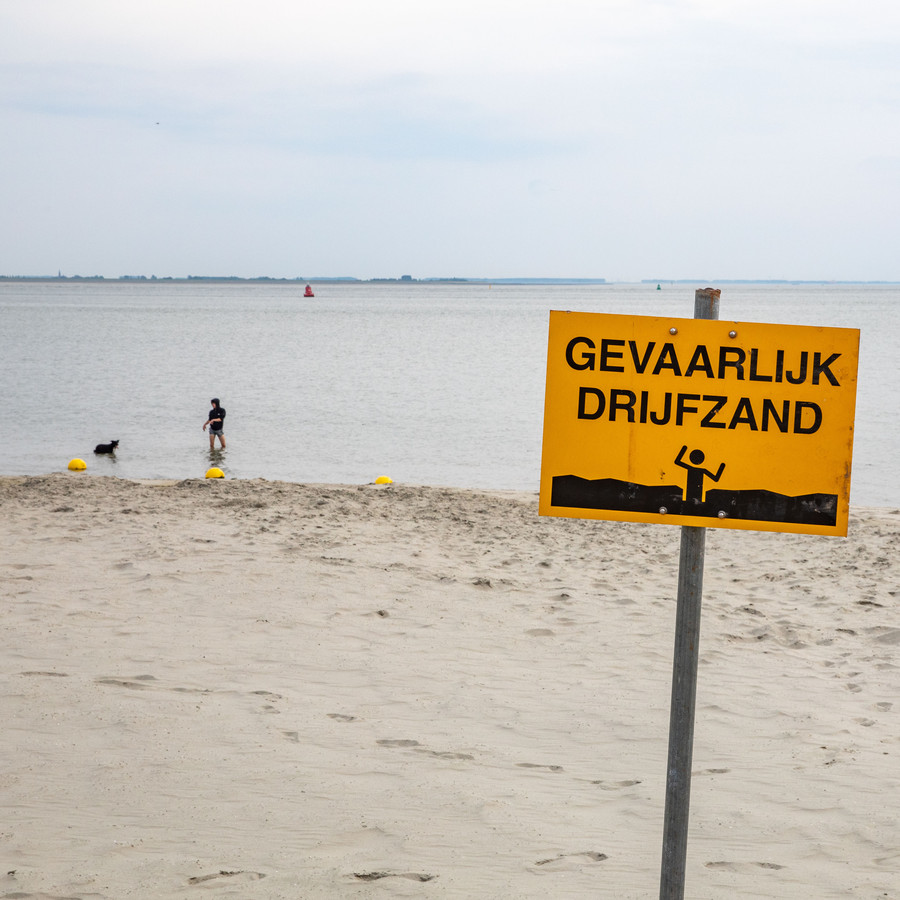 Strandje Hansweert kan er weer tegen aan ‘Het is geen drijfzand hoor, ze kunnen er gewoon op