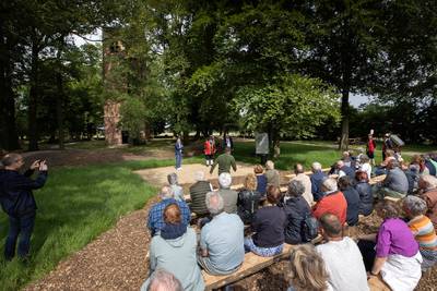 Opgeknapte Oude Toren is weer even het middelpunt bij opening