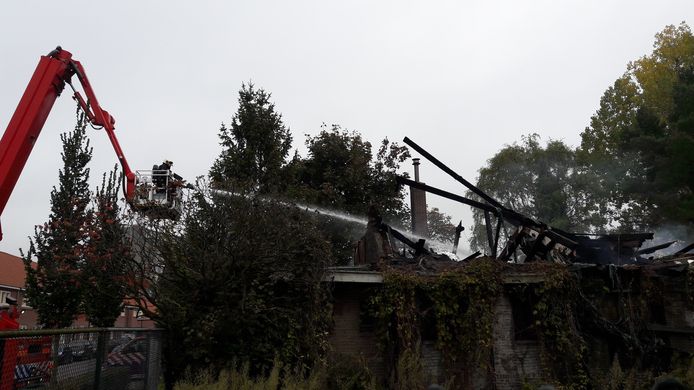 Nablussen na brand kerkje van 'Prijt' aan de Iepenlaan Eindhoven.