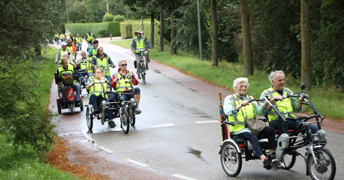 Feestelijke fietstocht voor gasten van de Zonnebloem Ravenstein en Herpen - BD.nl