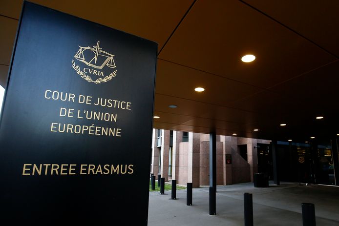 De ingang van het Hof van Justitie van de Europese Unie.