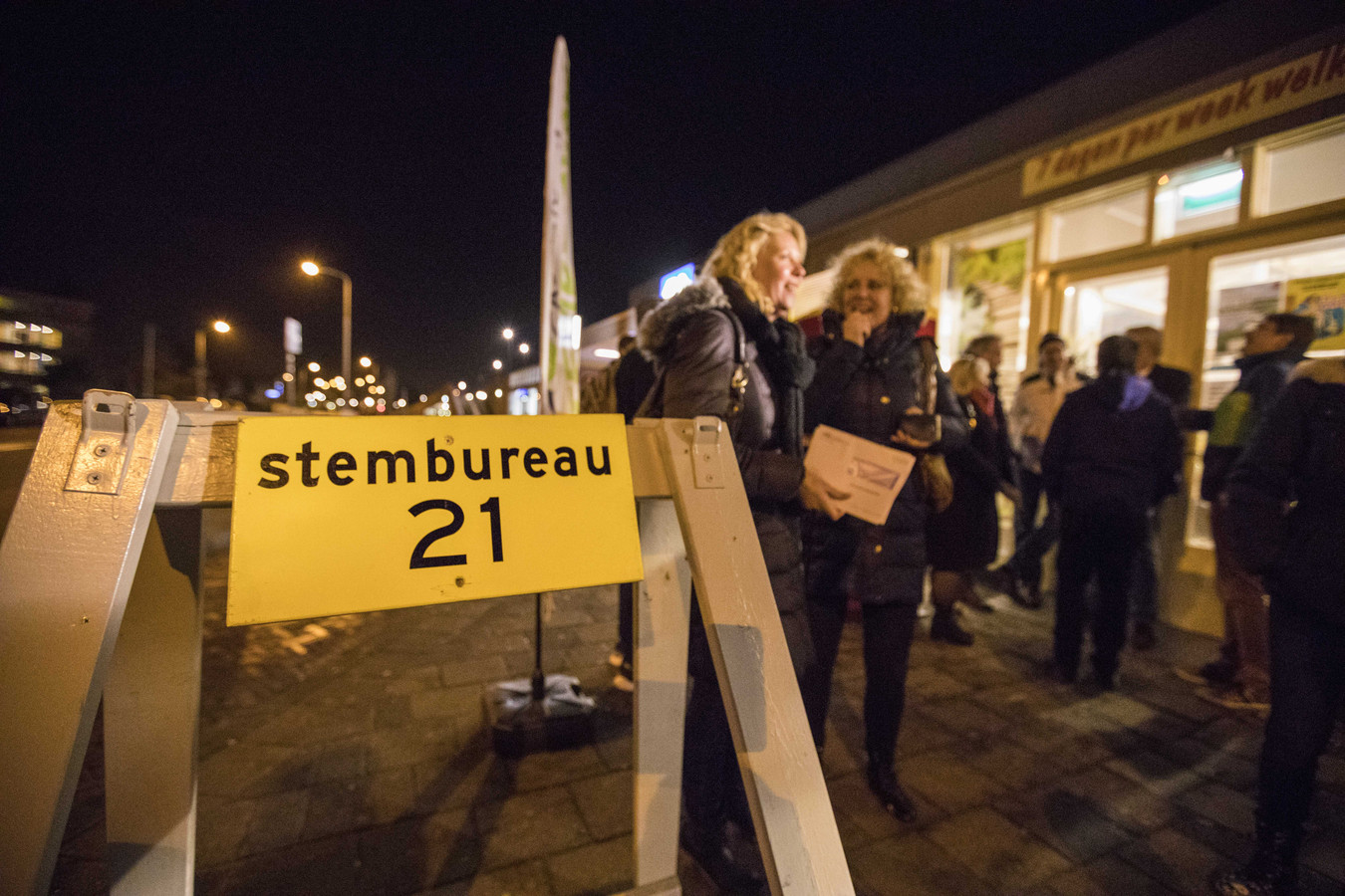 Het stemlokaal op station Castricum.