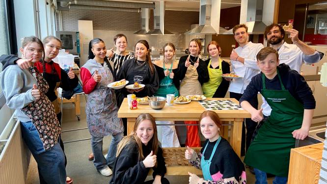 Leerlingen maken wafels van plantaardige producten om water te besparen: “Zelfs lekkerder!”