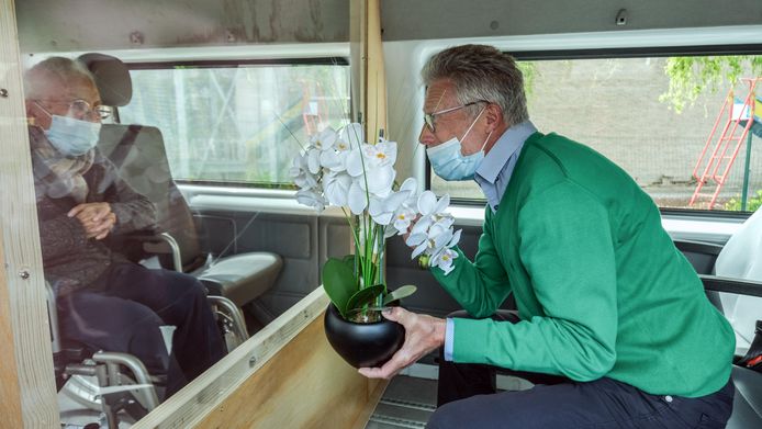 Zorg Kortrijk stelde afgelopen woensdag de babbelbus voor. Mogelijk komen er ook babbelboxen aan woonzorgcentra.