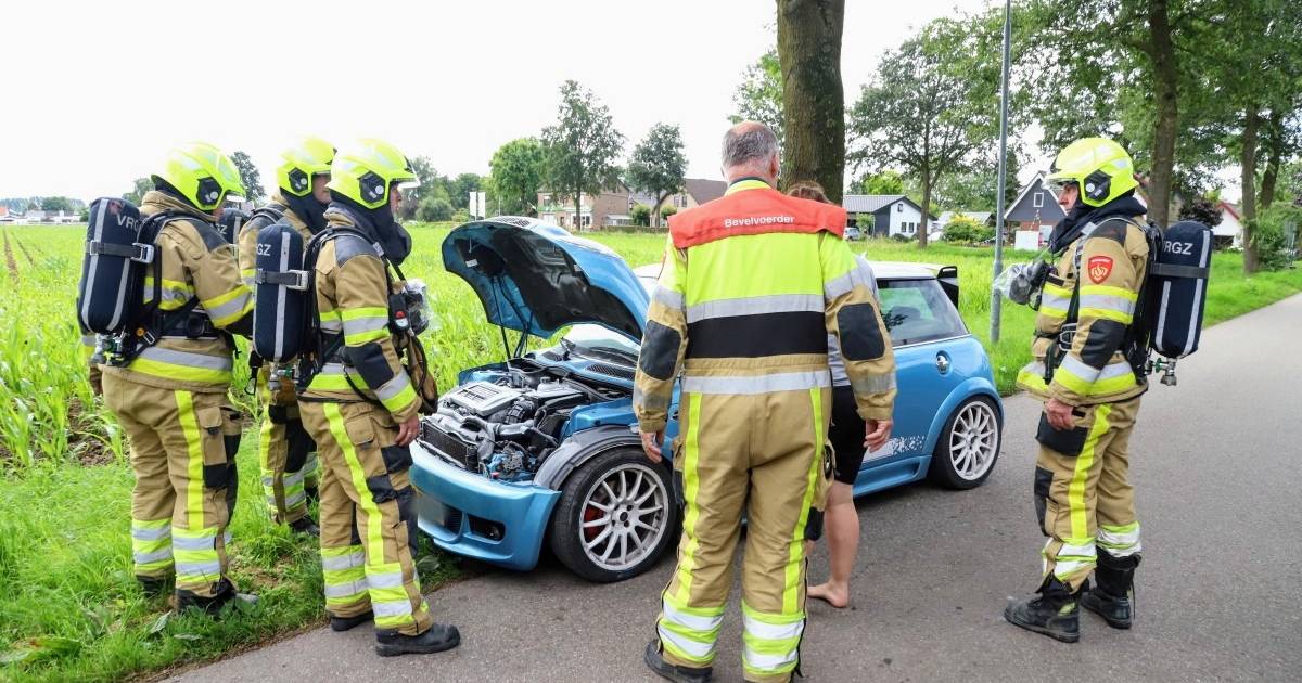 Brand in geparkeerde auto op Kromme Steeg in Kapel-Avezaath