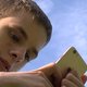 Autistische jongen komt voor het eerst in vijf jaar buiten dankzij Pokémon GO (filmpje)