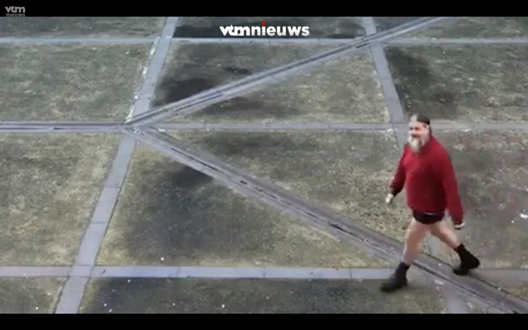 Dutroux, 63 inmiddels, in de gevangenis van Nijvel in mei. ‘Het is niet het in de gevangenis zitten dat het ergste is. Het ergste is om ergens onterecht voor op te draaien.’  Beeld VTM Nieuws
