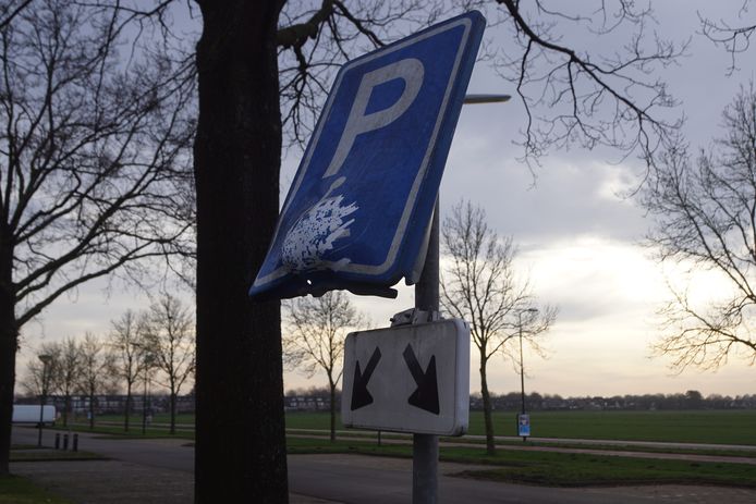Dit verkeersbord in Bunschoten moest het rond oud en nieuw ontgelden.