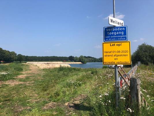 Bij het bord waarop staat dat recreëren verboden is, staat niets over een zwemverbod.