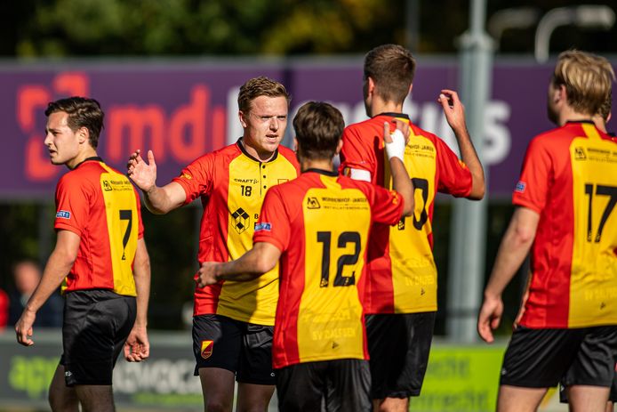Dalfsen stelde teleur tegen Emmen. De Drenten bleken met 0-2 te sterk.
