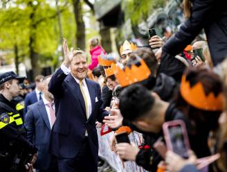 Couronne de papillons pour la Reine, bain de foule orange: le roi Willem-Alexander fête son anniversaire en grande pompe