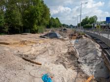 Asbest, glas én tapijt onder het asfalt: werk aan weg tussen Heerde en Epe acuut stilgelegd