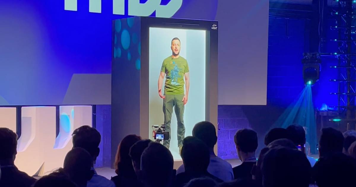 Zelenski verschijnt als hologram op vier plaatsen tegelijk