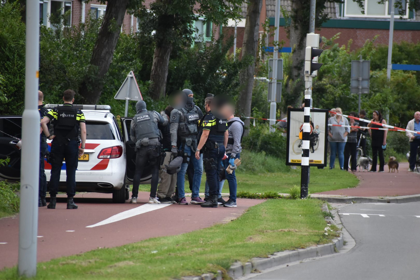 Verdachte Van Schietpartij Door Politie Van Dak Geplukt En Opgepakt Twee Gewonden In Huissen 