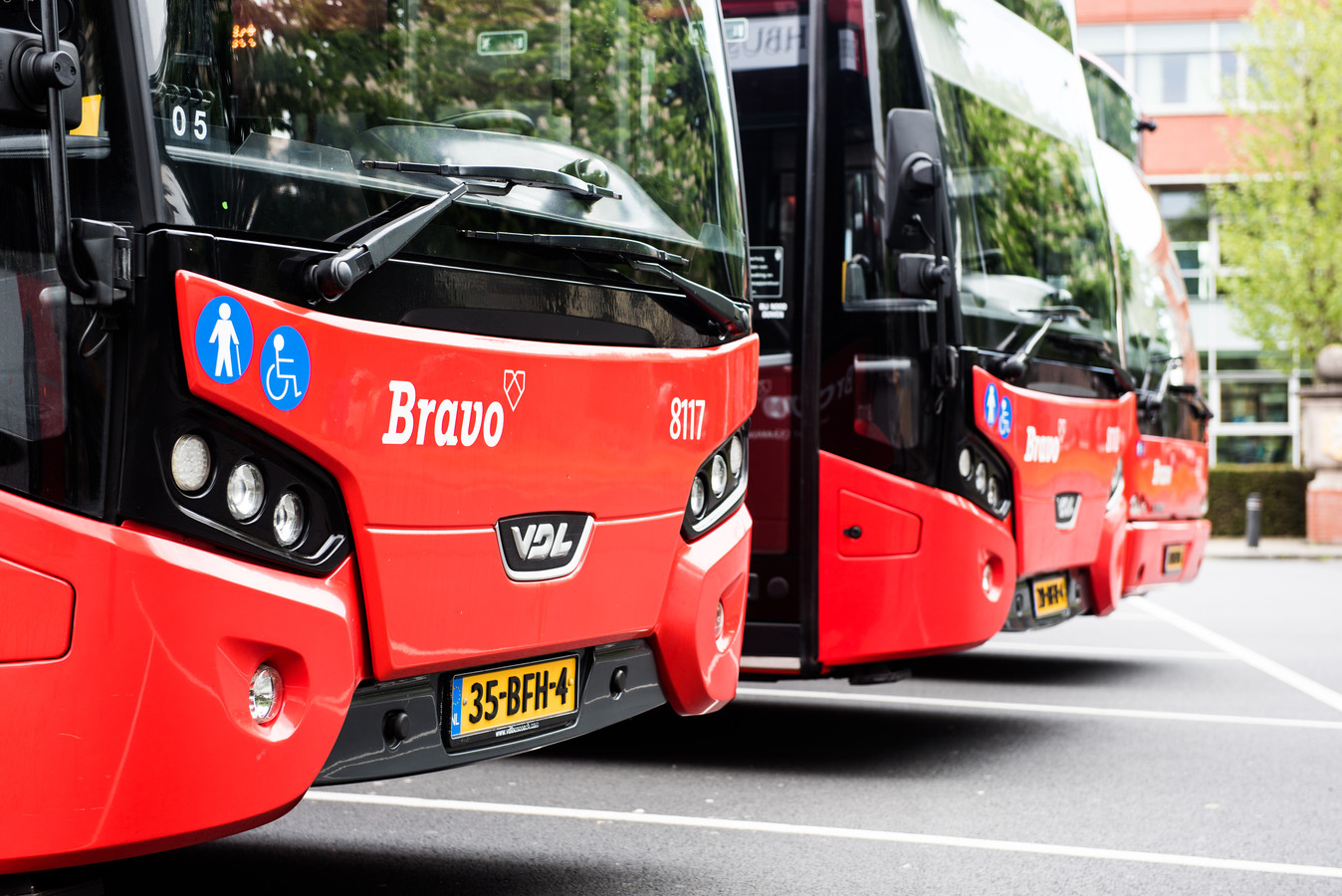 BRAVO bus - Foto ter illustratie