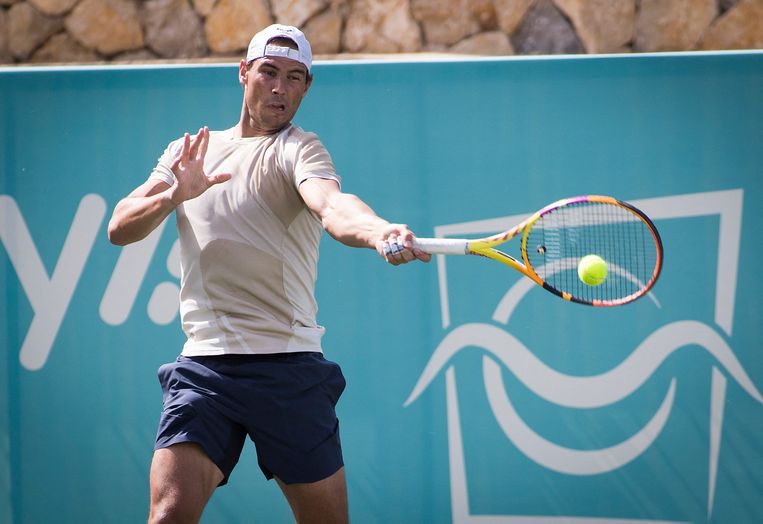 Rafael Nadal traint zonder al te veel pijn op Mallorca. Beeld AFP