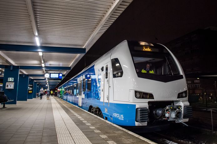 De Flirt-trein van Keolis tussen Zwolle en Enschede.