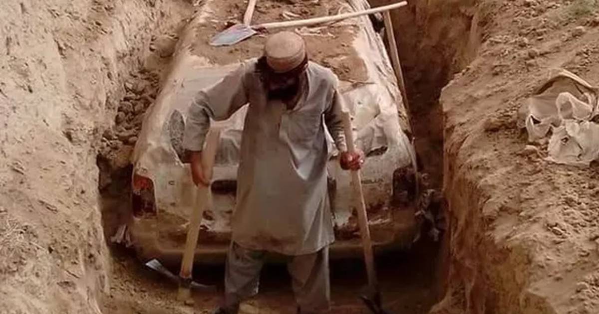 La Toyota bianca che da anni è stata nascosta alle forze americane è in corso di scavo: ecco perché è così importante per i talebani |  All’estero