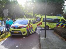 Scooterrijdster gewond na aanrijding met bestelbus in Apeldoorn