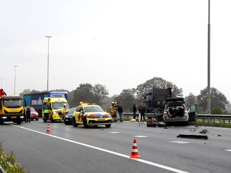 Esra (25) zag de spookrijder op de A73 rijden: ‘Was in shock’, twee personen gewond geraakt bij ongeluk