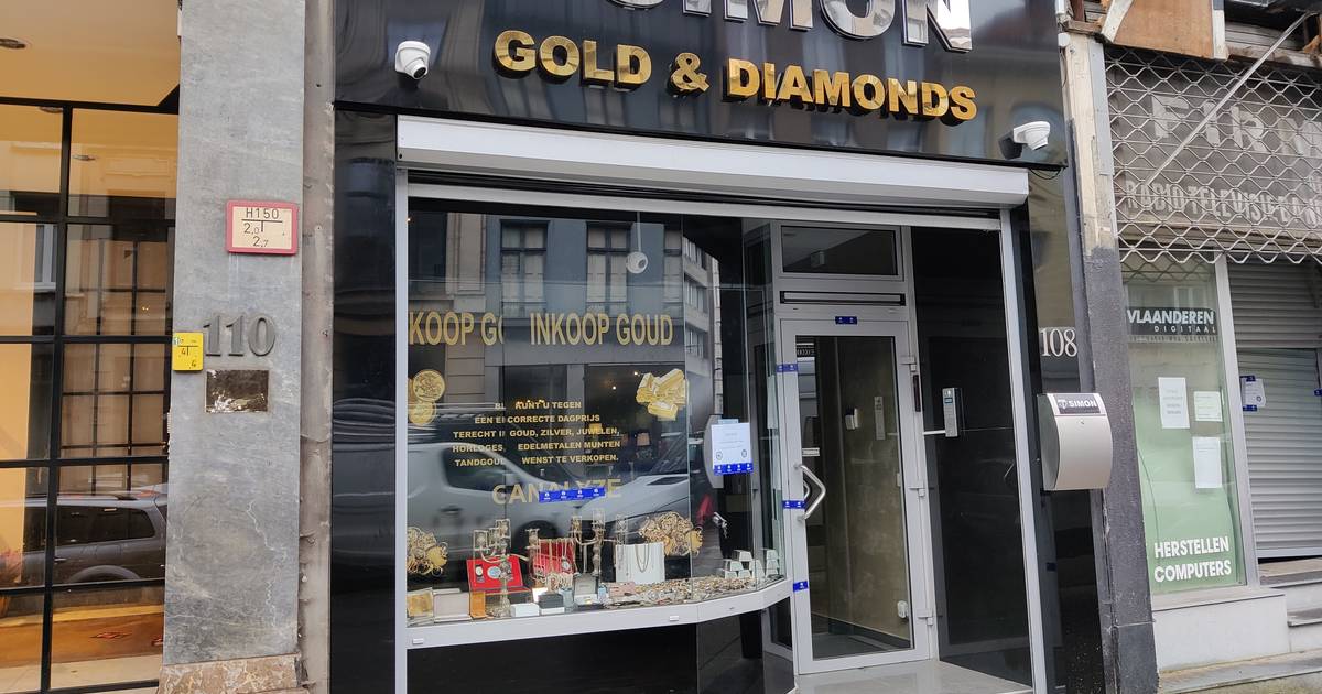 Weekendtas Aan boord D.w.z Vier verdachten van juwelenroof in Frankrijk opgepakt na huiszoekingen in  Antwerpen en Kontich: Ruim 45 kilogram goud, juwelen én honderdduizenden  euro's gevonden | Antwerpen | hln.be