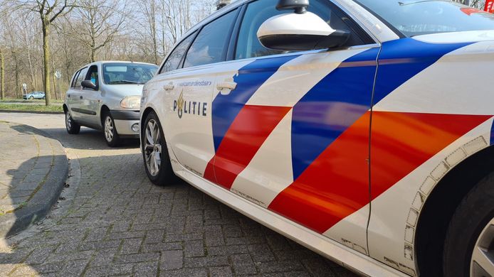 De politie nam een auto in beslag in Eindhoven.