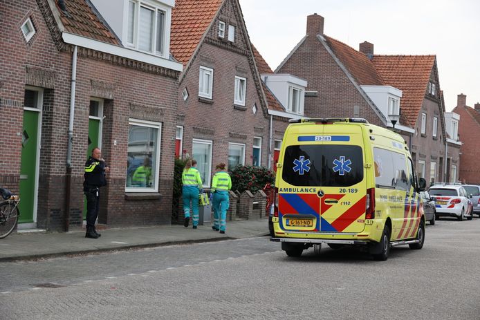 Een vrouw is dinsdag lichtgewond aangetroffen in de Monseigneur Völkerstraat in Kaatsheuvel na een conflict in familiale sfeer.