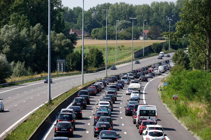 Beeld ter illustratie, Vlaanderen controleert reële uitstoot van 100.000 auto's.