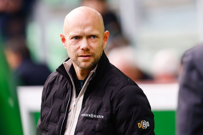 De huidige trainer Dennis van der Ree vertrekt na het seizoen bij FC Groningen.