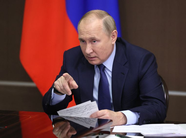 De Russische president Vladimir Poetin tijdens een videocall in november dit jaar. Beeld Mikhail Metzel / AFP