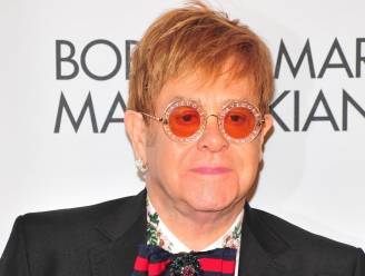 Elton John heel emotioneel na overlijden van zijn moeder: "Veilige reis, mama. Bedankt voor alles"