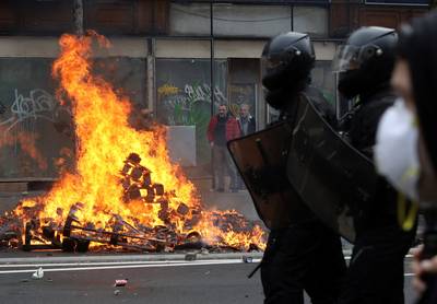 Ruim 450 arrestaties na nieuwe pensioenprotesten in Frankrijk, 440 agenten gewond