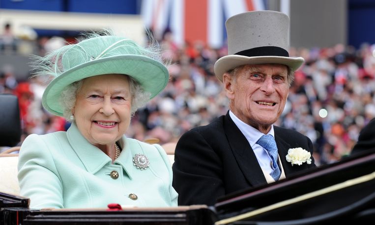  Queen Elizabeth II en prins Philip in 2012. Beeld EPA