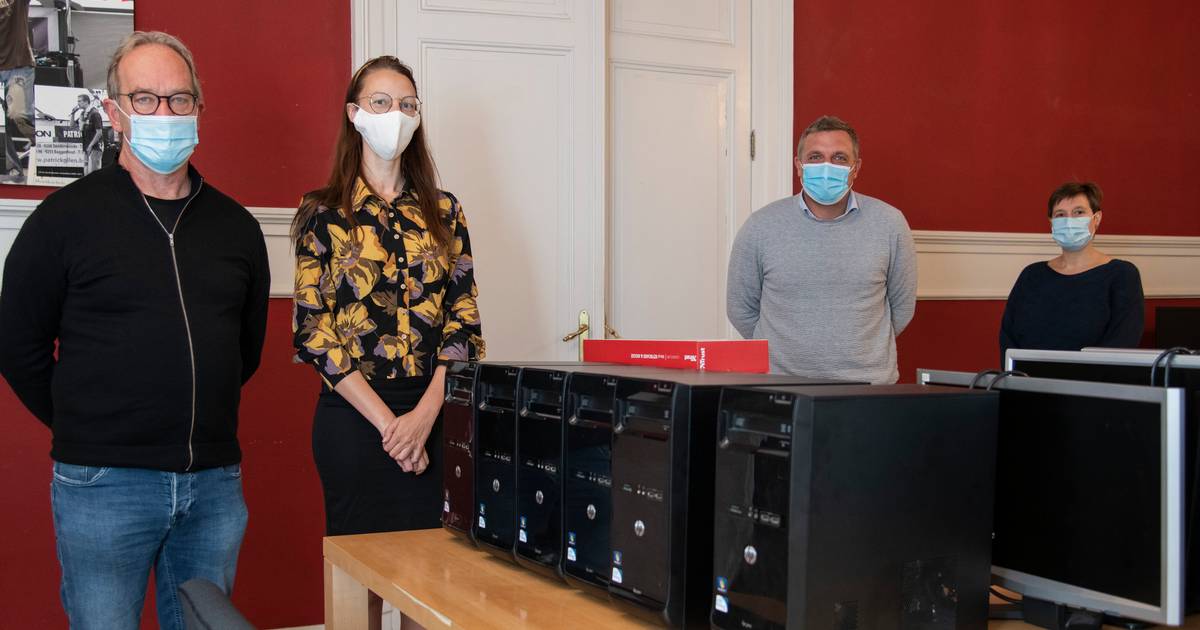 Beecom schenkt computers aan begeleidingscentrum Capelderij: “Altijd ...