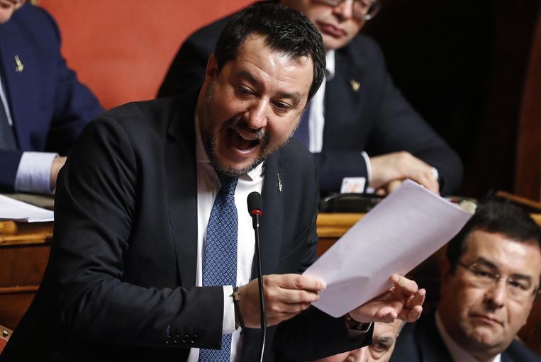Matteo Salvini houdt een toespraak tijdens een debat over het Gregoretti kustwachtschip, waarbij hij weigerde om migranten toe te laten in de Italiaanse haven. Beeld EPA