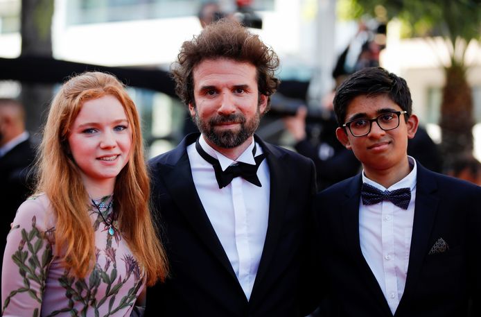 Cyril Dion sur le tapis rouge avec Bella Jack et Vipula Puvaneswaran, héros de son film documentaire "Animal".