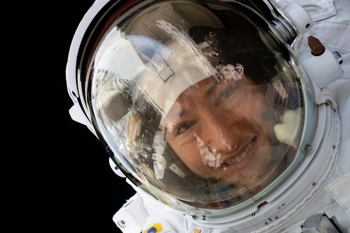 Christina Koch tijdens een van haar zes ruimtewandelingen