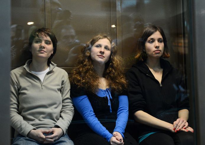 De drie leden van Pussy Riot Yekaterina Samutsevich, Maria Alyokhina and Nadja Tolokonnikova in 2012.