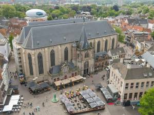 Iedereen houdt van Grote Kerk Zwolle, maar wie steekt financieel nek uit? ‘We hebben 4,5 ton nodig’