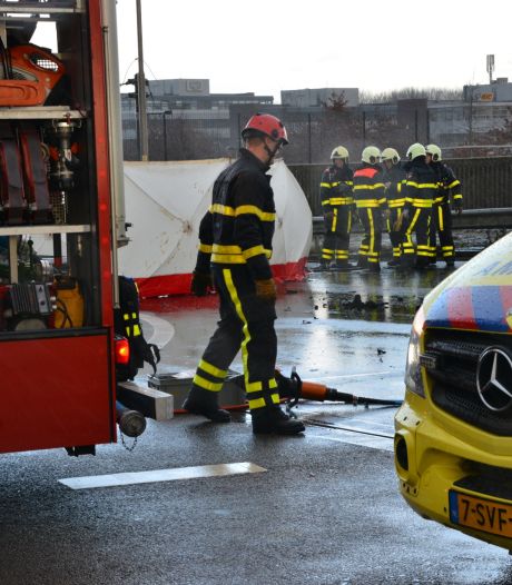 Twee doden en gewonde bij ernstig ongeval op viaduct boven A16 bij Prinsenbeek