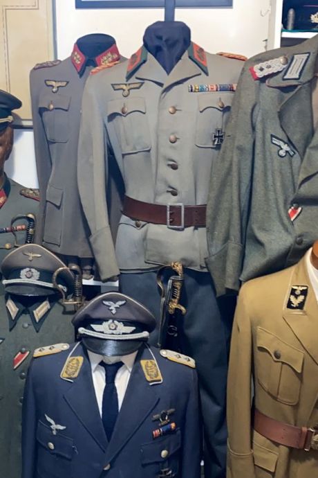 Une collection à la gloire du nazisme découverte chez un pédophile présumé