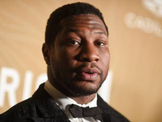 Advocaat van ‘Marvel’-acteur Jonathan Majors over arrestatie voor wurging en mishandeling: “Hij is zelf het slachtoffer”